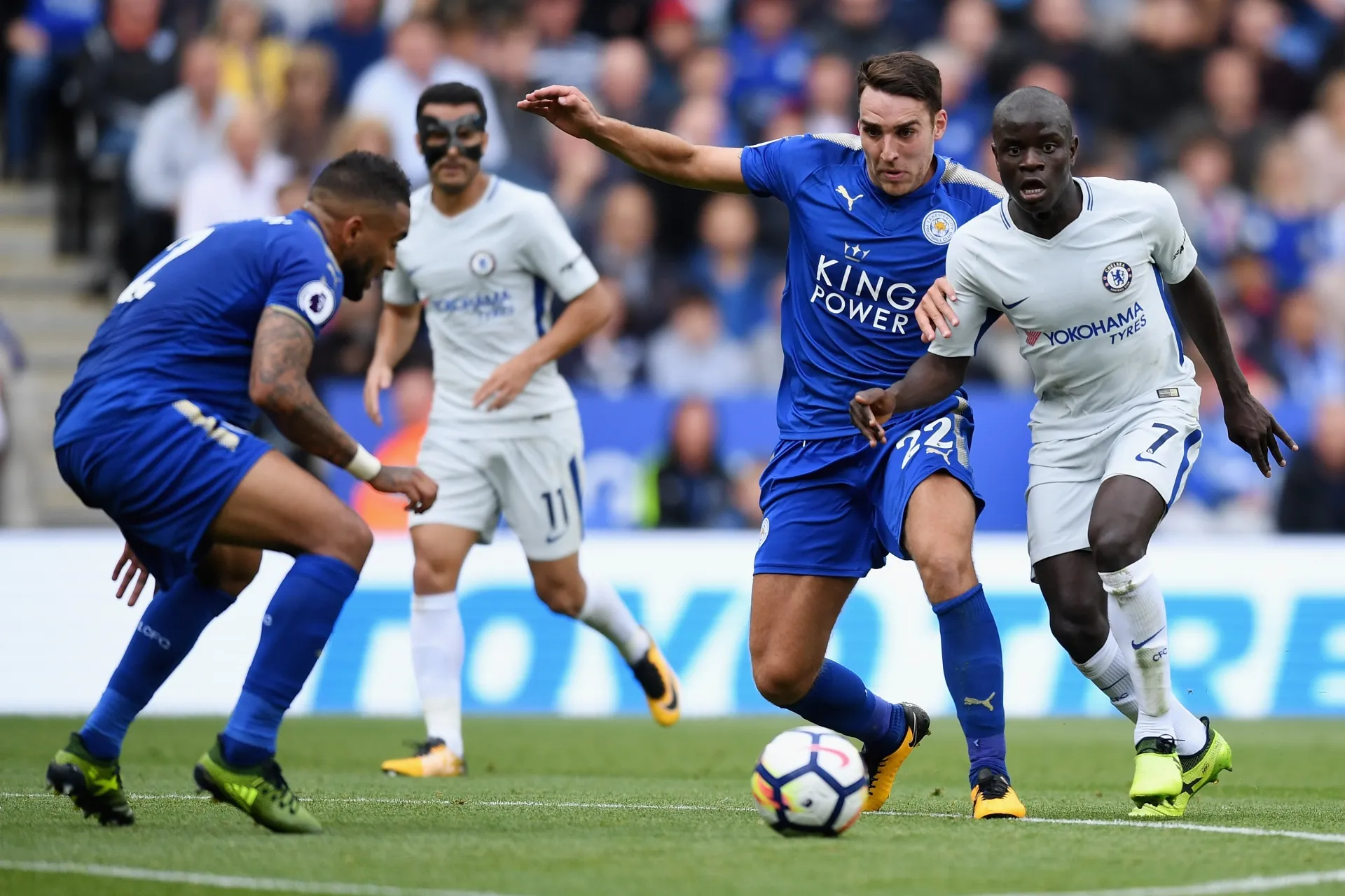 Lịch Sử Phát Triển Biểu Tượng Và Áo Bóng Đá Của Leicester City