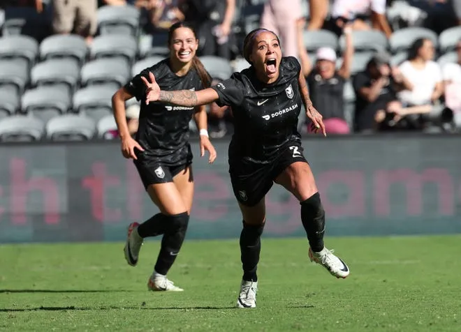 Sự Nghiệp Sydney Leroux – Ngôi Sao Bóng Đá Người Canada