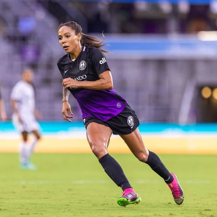 Sự Nghiệp Sydney Leroux – Ngôi Sao Bóng Đá Người Canada