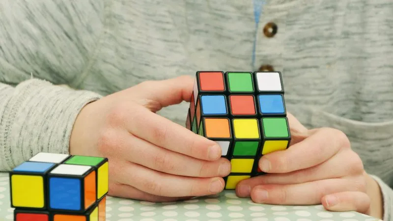 Trò Chơi Giải Rubik – Cách Chơi Game Xếp Hình Rubik Cơ Bản